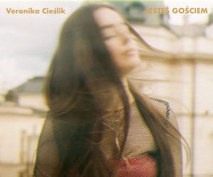 Weronika Cieślik wraca z przebojowym singlem w retro klimacie. Posłuchaj Jesteś gościem!