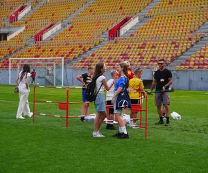 Pożegnianie Murawy na Chorten Arenie. Jagiellonia Białystok rozdaje boisko swoim kibicom