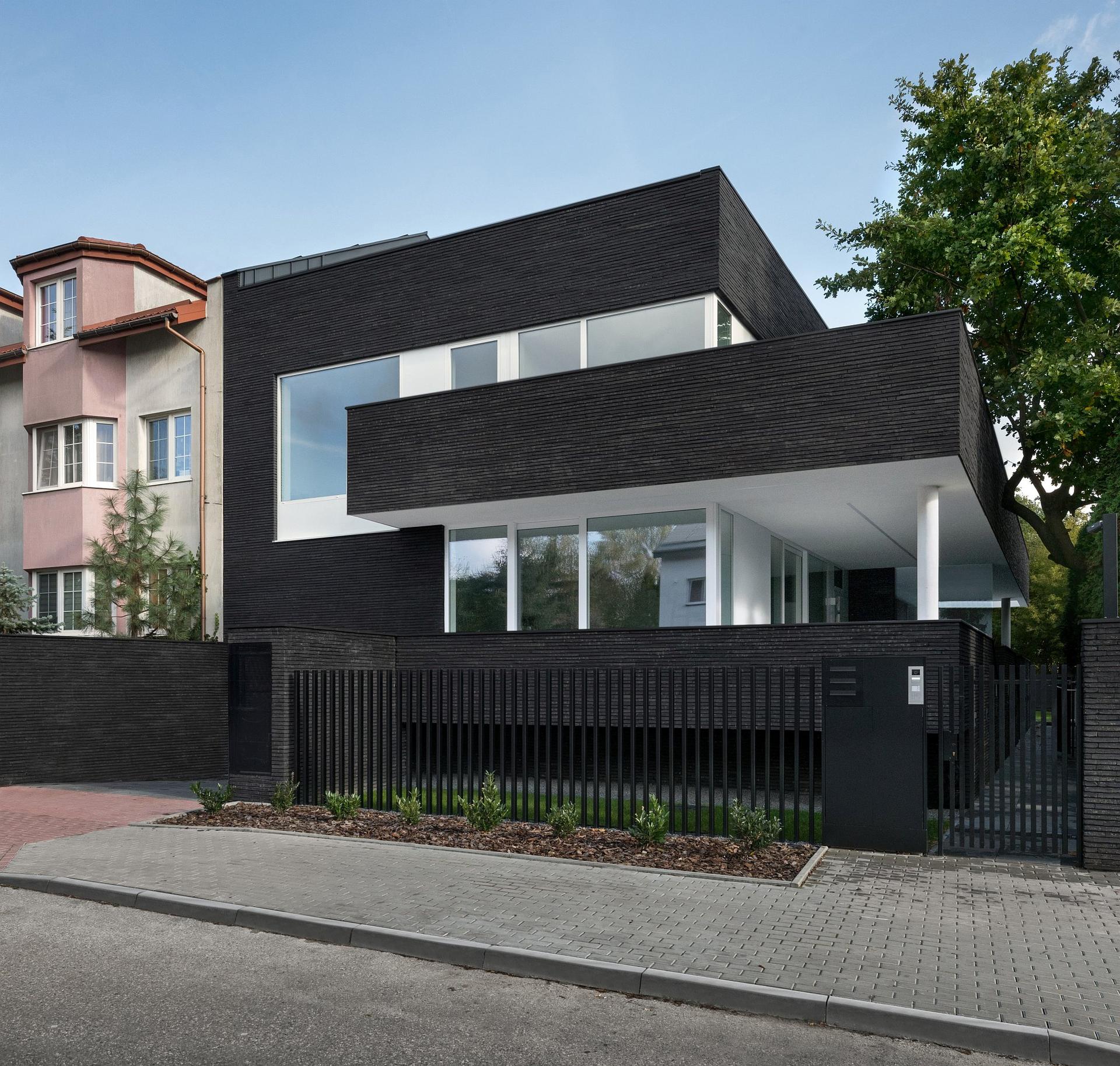 Dom z Grafitu na warszawskich Włochach