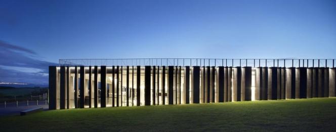Giant's Causeway Visitor Centre. Autorzy: Heneghan & Peng Architects. Fot. www.hparc.com