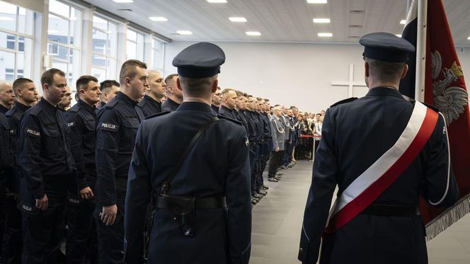 Gdańsk ma nowych policjantów. Złożyli ślubowanie [GALERIA]
