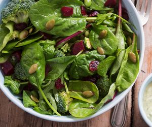 Te warzywa wyniszczają tarczycę. Lepiej ich unikać