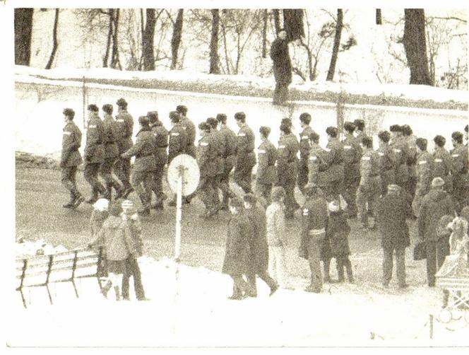 Starachowice, koniec grudnia 1981. Kolumna ZOMO 