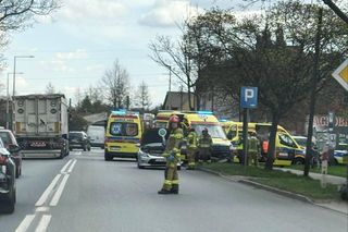 W Zawierciu karetka zderzyła się z osobówką
