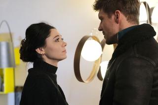 M jak miłość, odcinek 1721: Iza (Adriana Kalska), Marcin (Mikołaj Roznerski)