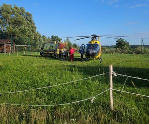 Motocyklista potrącił 6-letnie bliźniaczki. Śmigłowiec LPR w akcji