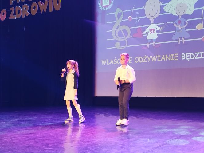 Propagowanie zdrowego stylu życia w tak wdzięcznej formie jak piosenka zyskało przez lata wielu zwolenników i co roku gromadzi chętnych do śpiewania.