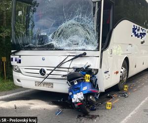 Zatrważający wypadek z udziałem polskiego autokaru. Motocyklista zginął na miejscu