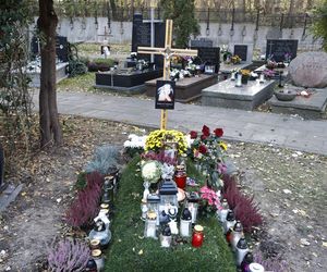 Tak wyglądają groby Zapasiewicza, Tyma, Kołaczkowskiej, Stoparczyk