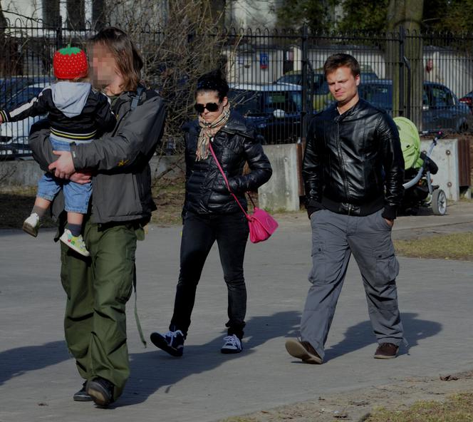 Cichopkowie chodzą z nianią na spacer