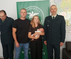 Funkcjonariusze ITD pomogli Wandzie bezpiecznie przyjść na świat. Mają nadzieję, że kiedyś przyjdzie na służbę