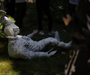 Rzeźby Pawła Althamera Astronauci