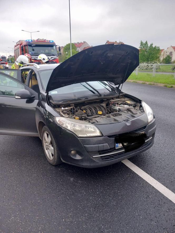 Samochody mocno zniszczone, ale ludzie cali. Po kolizji w Lesznie