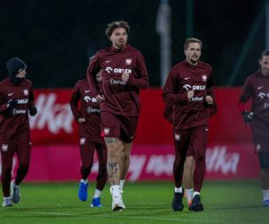 Robert Lewandowski i inni kadrowicze na treningu reprezentacji Polski