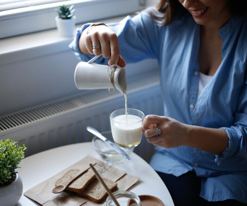 Mleko świeże czy UHT? Migdałowe czy owsiane? Nie wszystkie są tak samo zdrowe