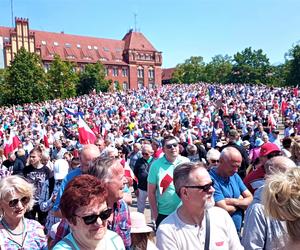 Manifestacja 4 czerwca na placu Solidarności w Szczecinie