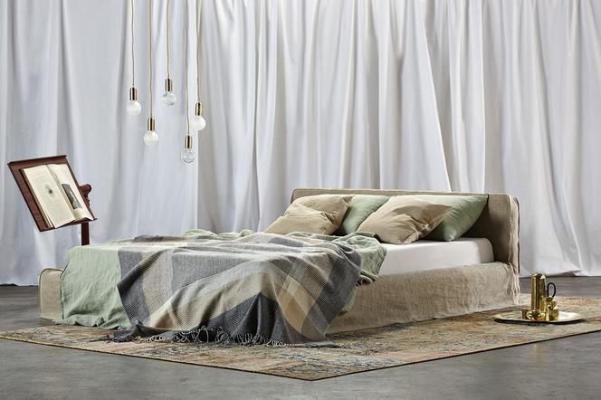 Łóżko tapicerowane lnianą tkaniną