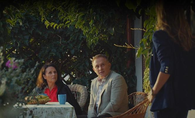 	M jak miłość odc. 1777. Marysia (Małgorzata Pieńkowska), Artur Rogowski (Robert Moskwa), Ewa Kalinowska (Anna Kerth)