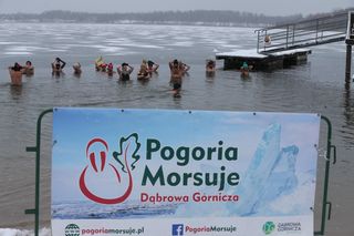 Morsy z Dąbrowy Górniczej doczekały się zimowej aury. Na Pogorii hartowali się w towarzystwie śniegu i mrozu