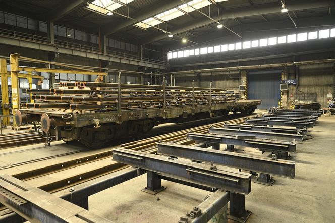 Kraków buduje Warszawie plac Zawiszy. Byliśmy w fabryce, gdzie powstanie 121 elementów wielkiej układanki