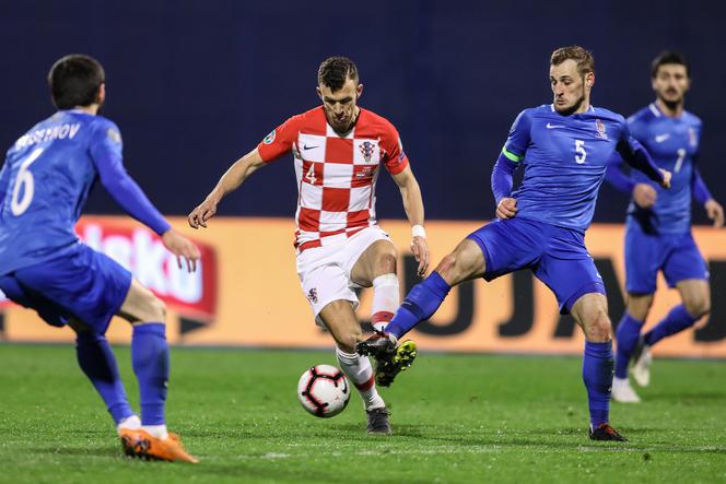 Ivan Perisić (w środku) jest najlepszym strzelcem Chorwacji w eliminacjach. Zdobył dwie bramki.