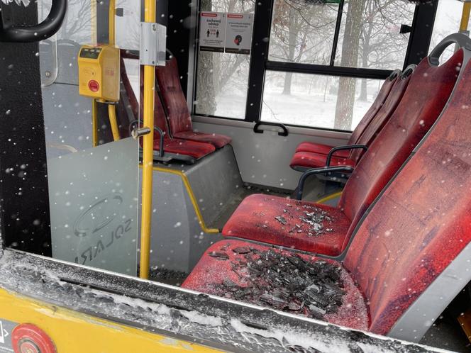 Autobus miejski linii 126 zniszczony