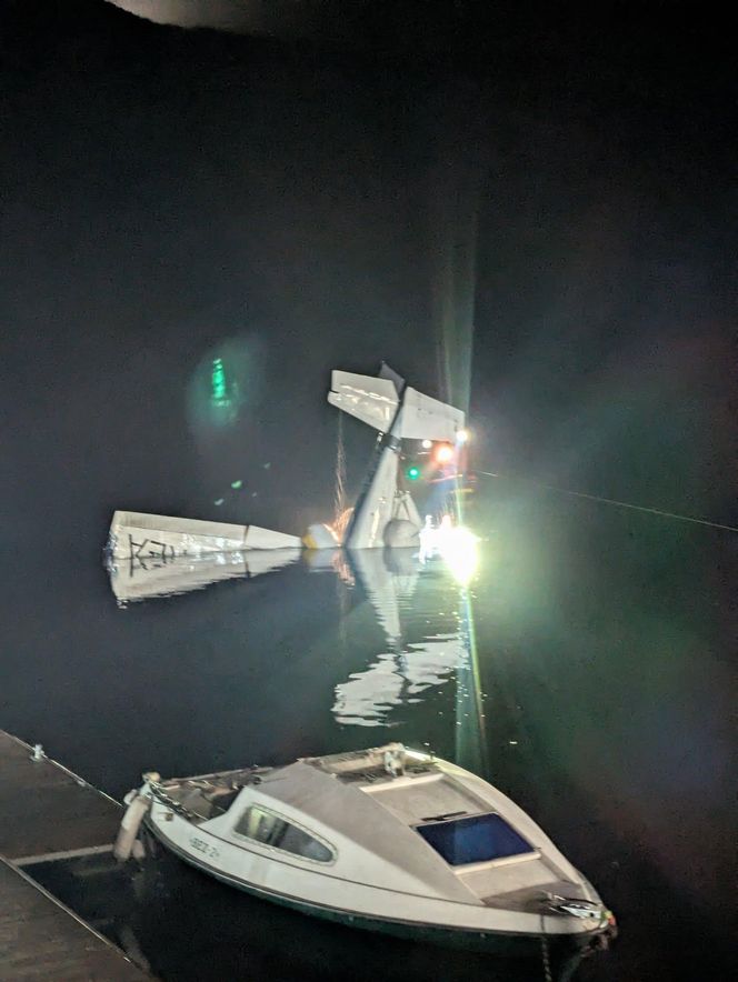 Awionetka runęła do jeziora międzybrodzkiego w Żywcu. Pilot uratowany, awionetka również