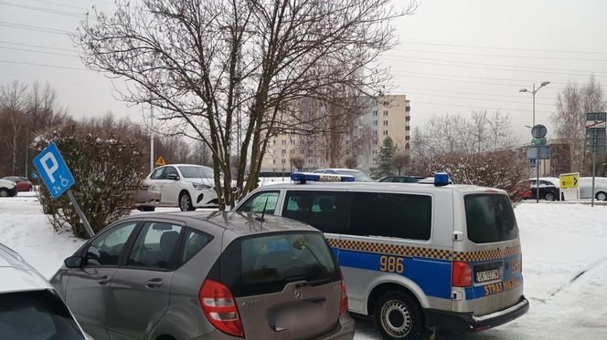 Straż miejska zaparkowała na miejscu dla niepełnosprawnych 