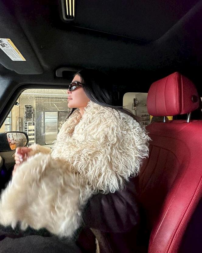 Oto królowa Instagrama! Kwota, którą Kylie Jenner zarabia za jeden post zwala z Nóg 