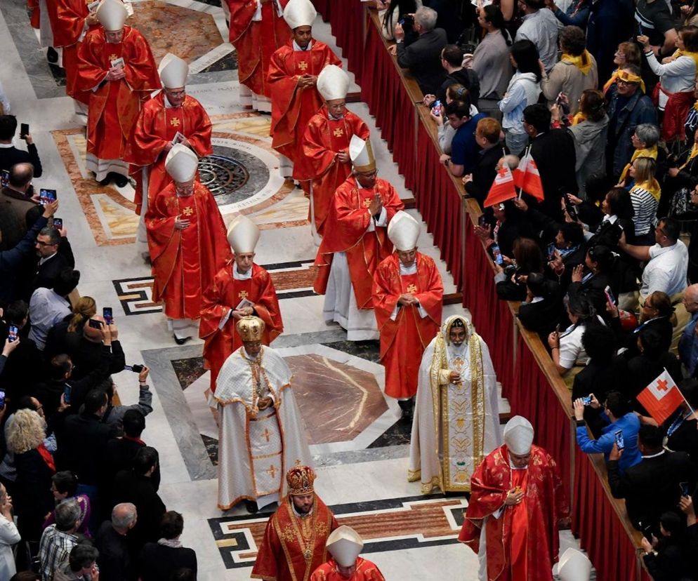 Z OSTATNIEJ CHWILI: Rozpoczęło się konklawe 2025 – kardynałowie złożyli przysięgę w Kaplicy Sykstyńskiej