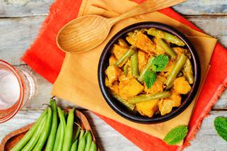 Curry  z zielonej fasolki szparagowej z kurczakiem i dynią: przepis