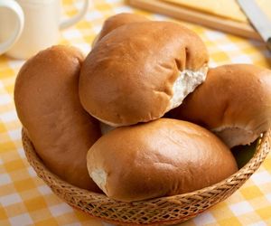 Domowe bułeczki z dwóch składników. Tak łatwe, że aż trudno uwierzyć