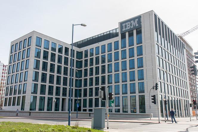 IBM Katowice: Alarm bombowy. Ewakuowano około 200 osób