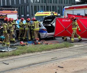 Wypadek radiowozu w Warszawie. Cztery osoby ranne, w tym policjanci
