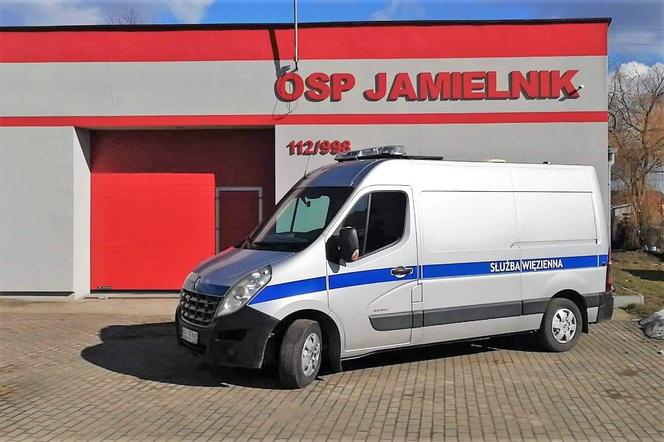 Przekazanie samochodu od Zakładu Karnego w Iławie dla OSP Jamielnik