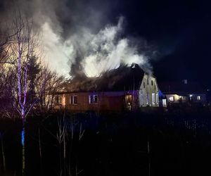 Tragiczny pożar budynku wielorodzinnego. Nie żyje jedna osoba, dwie są poparzone