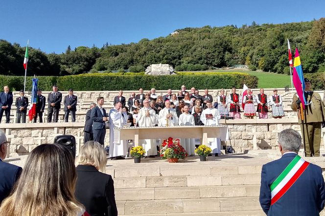 Cassino. Msza Święta na polskim cmentarzu wojennym