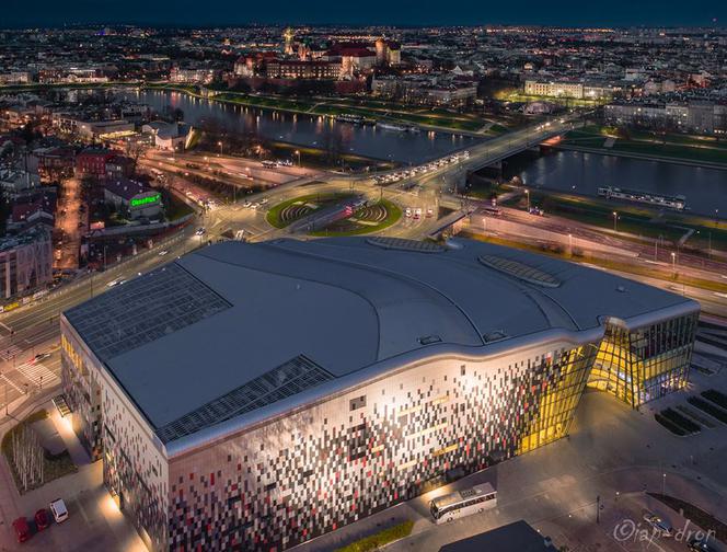 Kraków niczym Las Vegas. Takich zdjęć nocnego miasta jeszcze nie widziałeś!