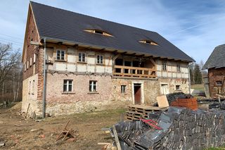 Dom z castingu. Patrzy na właścicieli i opowiada historie ukryte w swoich murach
