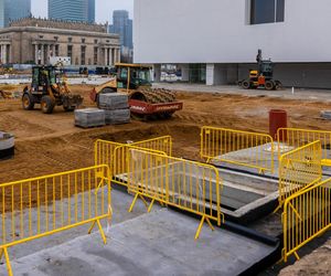 Trwa przebudowa części dawnego Placu Defilad w plac Centralny