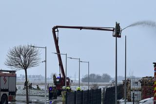 Potężny pożar pod Warszawą. Płonie hala wypełniona tworzywami sztucznymi