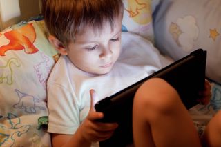 Syn korzystał z tabletu taty, wydał ponad 33 tys. euro na aplikacje. Sąd wydał wyrok