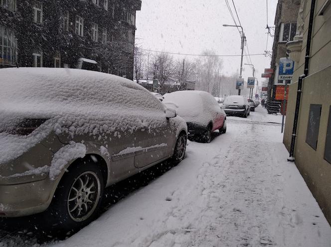 Śląskie: Intensywne opady śniegu i oblodzenia! Wszystko przez niż Benjamin [ZDJĘCIA]