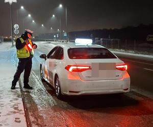 Policjanci skontrolowali taksówki „na aplikację”