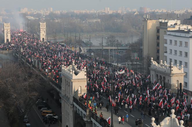 Marsz Niepodległości przeszedł przez most Poniatowskiego
