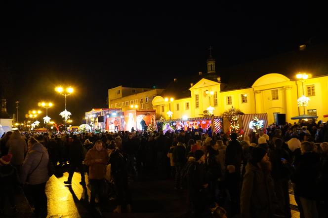 Ciężarówka Coca-cola w Białymstoku! Świąteczna atrakcja przyciągnęła tłumy mieszkańców na Rynek Kościuszki