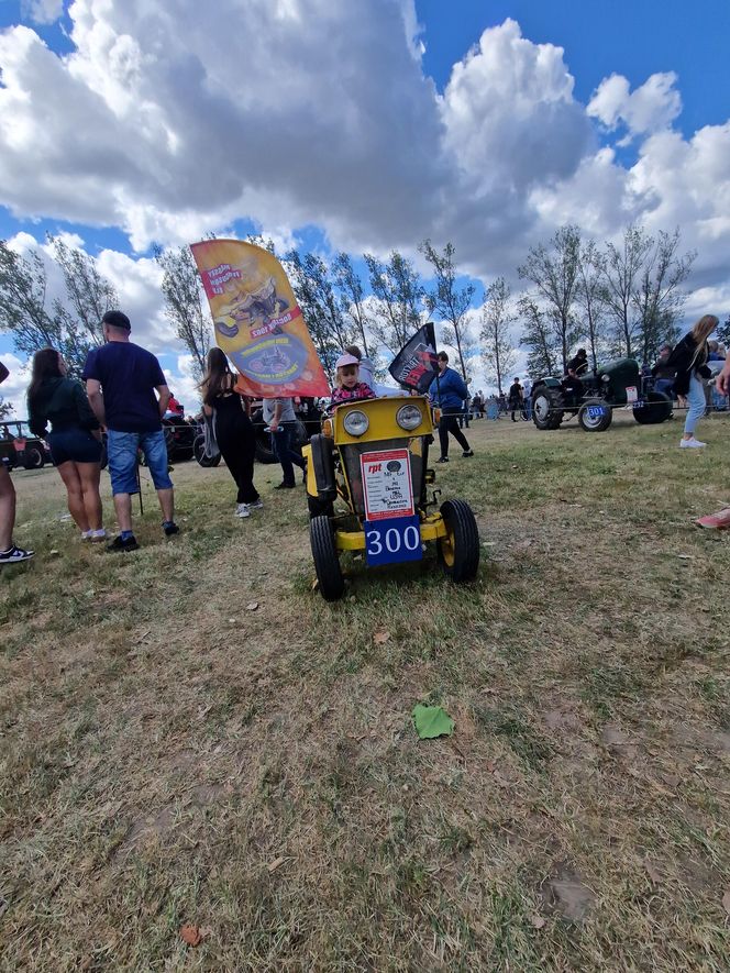 XXIII Międzynarodowy Festiwal Starych Ciągników i Maszyn Rolniczych im. Jerzego Samelczaka. Zdjęcia z parady i terenu festiwalu