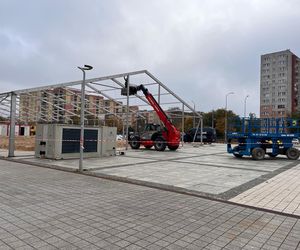 Budują lodowisko przy hali Netto Arena. Kiedy otwarcie?