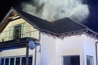 Obudził nas huk, zobaczyłem, że sufit się świeci, było jak w filmie science fiction. Strażak powiedział, że to cud, że żyjemy