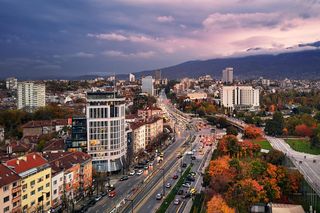 Złote kopuły i majestatyczne góry niecałe dwie godziny od Krakowa. Wystartowały loty na świetny city break 
